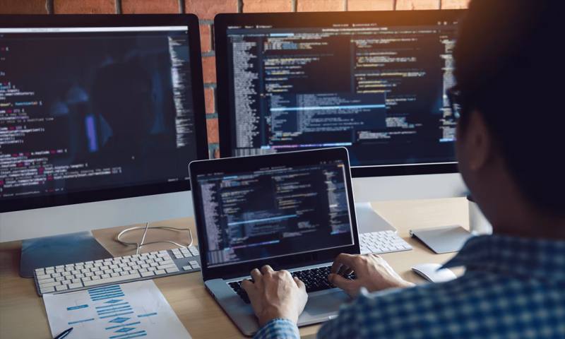 数据科学选型：R与Python如何赋能云龙区网站建设？